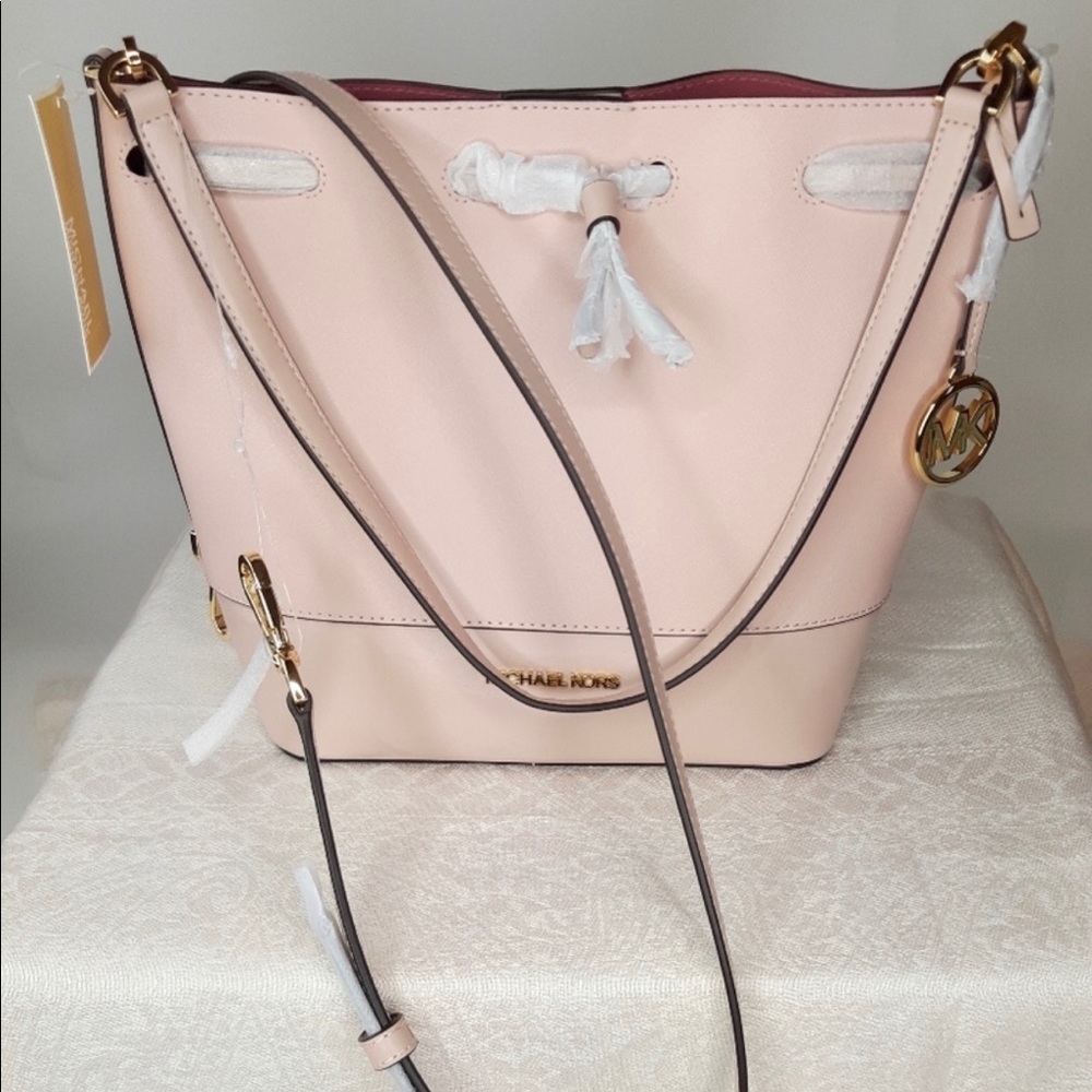 Michael Kors TRISTA MD Bucket Bag Leather